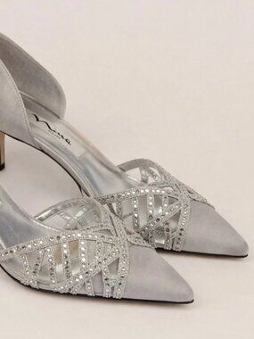 Nina Silver Rhinestone Heels – Size 6.5 – New in Box
